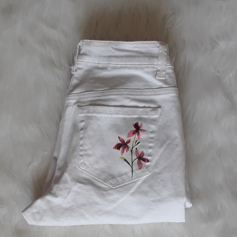 TAKE 1/2 OFF Nanette Lepore Floral Straight Jeans - Picture 10 of 14